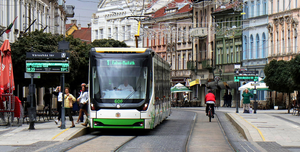 Fotó: Baleset miatt villamospótló autóbuszok közlekednek a Diógyőri Gimnázium és Felső-Majláth között