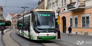 Fotó: Villamospótló közlekedik a Tiszai pályaudvar és a Malomszög utca között, az autóbuszok nem érintik a Centrum megállót