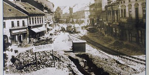 Fotó: 64 éve indult a 2. vágány építése, 62 éve adták át a Baross Gábor utcától az Ady-hídig tartó villamosvágányt