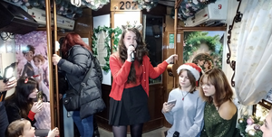 Fotó: Aranyvasárnap is élőzenével és ajándékokkal vár az Adventi Villamos