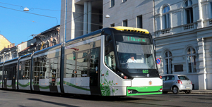 Fotó: Költészet a síneken – Miskolcon ma vers szól a villamoson! 