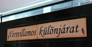 Fotó: Különjáratként közlekedett a versek villamosa Miskolcon