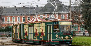 Fotó: Változik a villamosközlekedés és a Városház téren megtekinthető az adventi villamos a Régiségvásár ideje alatt