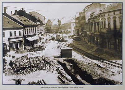 64 éve indult a 2. vágány építése, 62 éve adták át a Baross Gábor utcától az Ady-hídig tartó villamosvágányt
