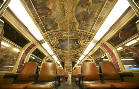 Közösségi közlekedés a világban: a Versailles-i kastély a párizsi metrón