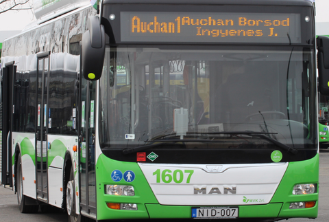Pénteken nem fehér-zöld buszok közlednek ingyenes áruházi járatként