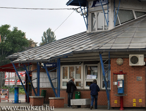 Felújítás a Tiszai pályaudvar bérletpénztárban