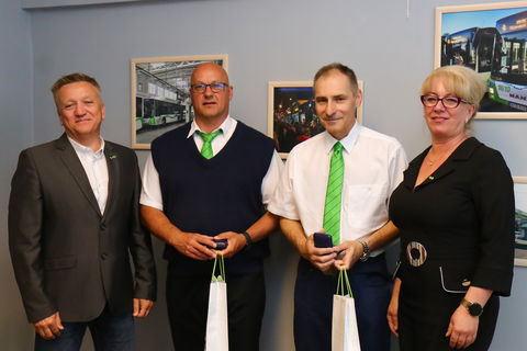 MVK Zrt. két munkavállalója számára elismerés átadása