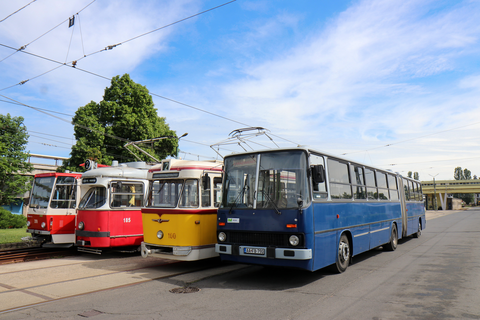 MVK nosztalgia járművek a telephelyen