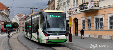 1V villamos a Városház téren Miskolcon