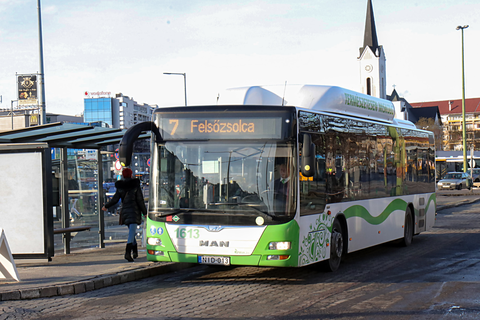 7-es autóbusz Miskolcon a Búza téren 