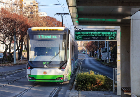 1V villamos Miskolcon a Thököly megállóhelynél