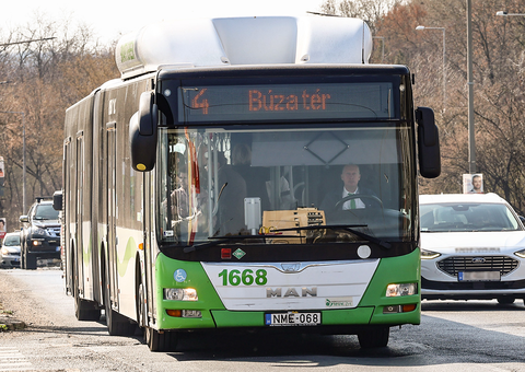 4-es jelzésű MVK autóbusz