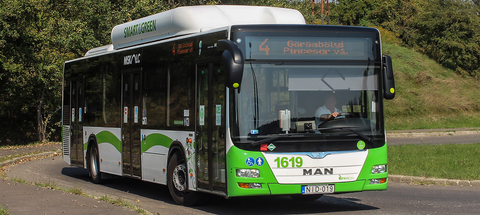 4 es busz