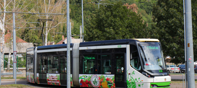 Baleset miatt villamospótló autóbusz közlekedik Thököly utca és Újgyőri főtér között. 