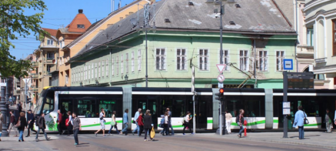 Ideiglenes buszmegálló áthelyezés a Kazinczy utcán