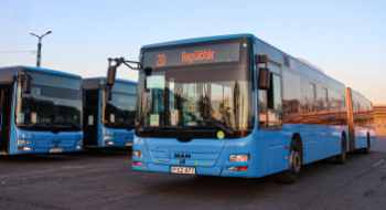 Bérelt kék buszokkal is találkozhatnak utasaink a forgalomban