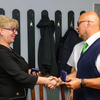 elismerés átadása munkavállaló számára